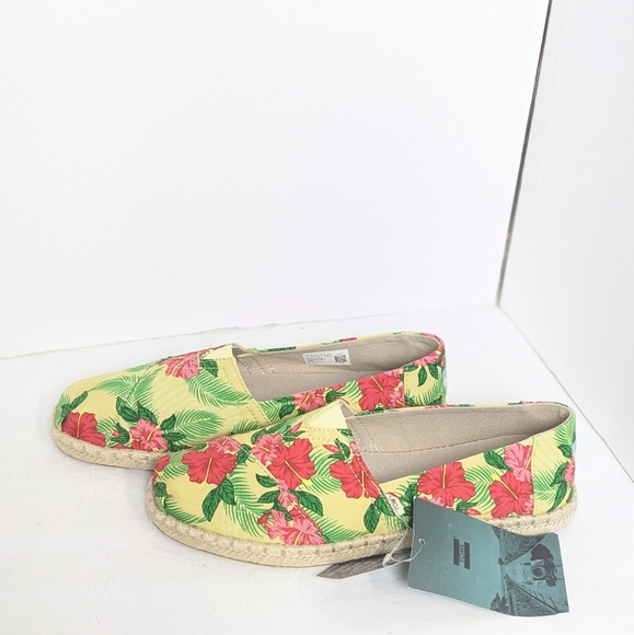 Toms Shoes - NWT Toms classic flats